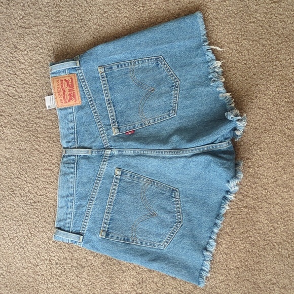 Levi's high waisted mom shorts distressed denim light indigo jean shorts - Picture 7 of 8